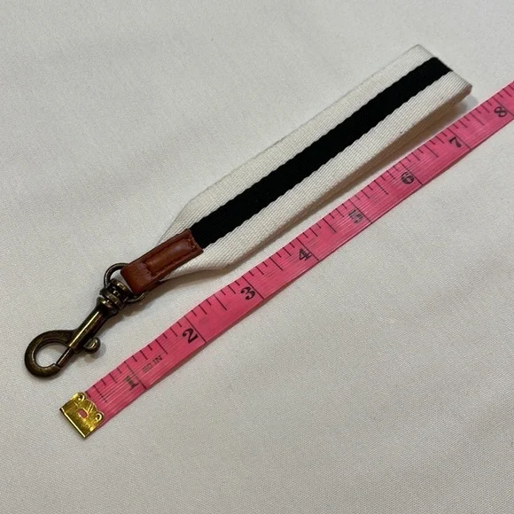 UNIVERSAL THREAD Green zippered wristlet - Picture 9 of 11